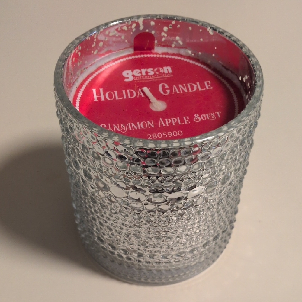 Silver‎ Holiday Candle with Cinnamon Apple Scent